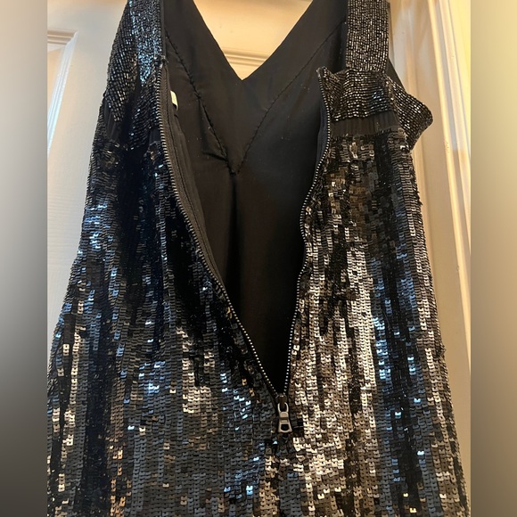 Alice and Olivia Piera V-neck Sequin Dress - Picture 7 of 7